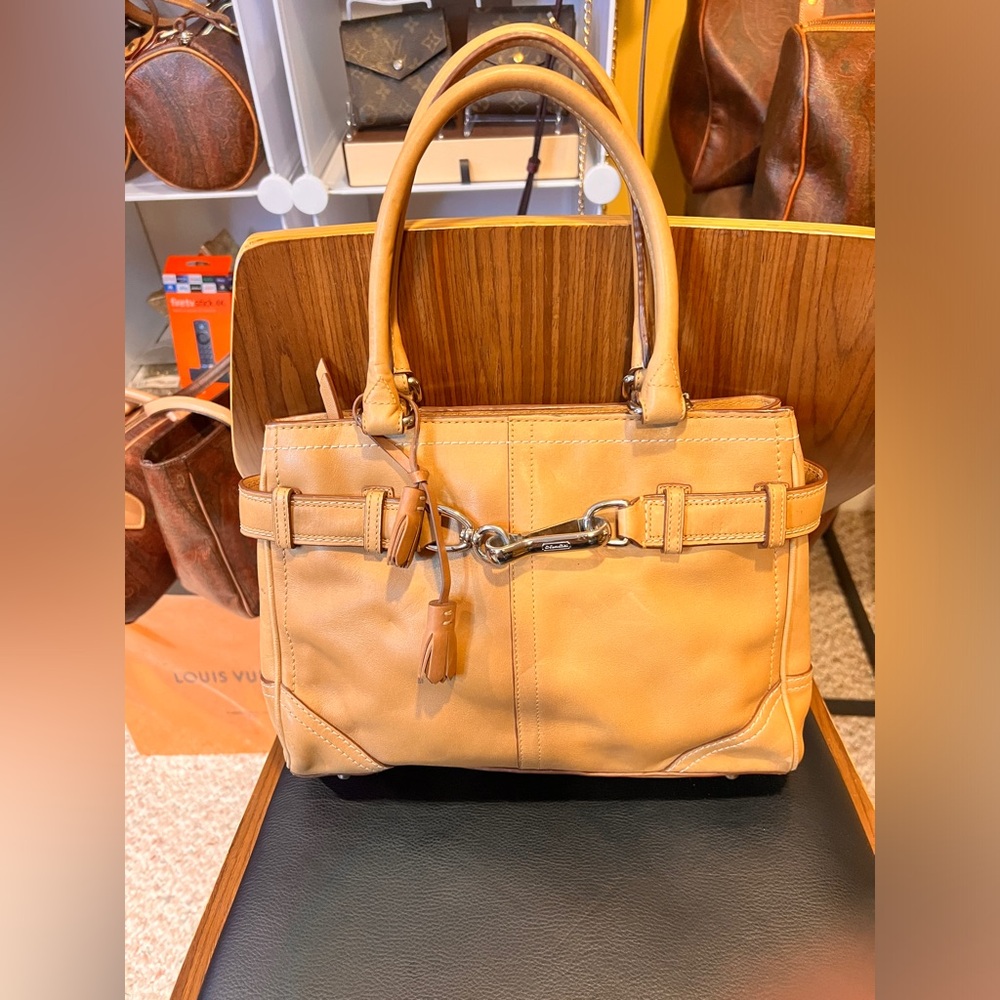 8 Coach all leather vintage shoulder bag